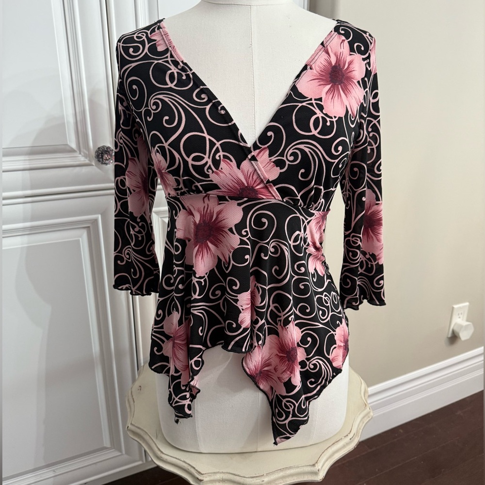 Lily Bleu Sz Medium Black Blouse w/Pink Flowers V-Neck Tie Back 3/4 Sleeves